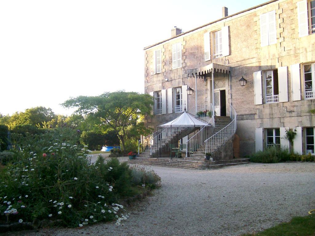 Manoir Angle Bed & Breakfast Blanzay-sur-Boutonne Dış mekan fotoğraf