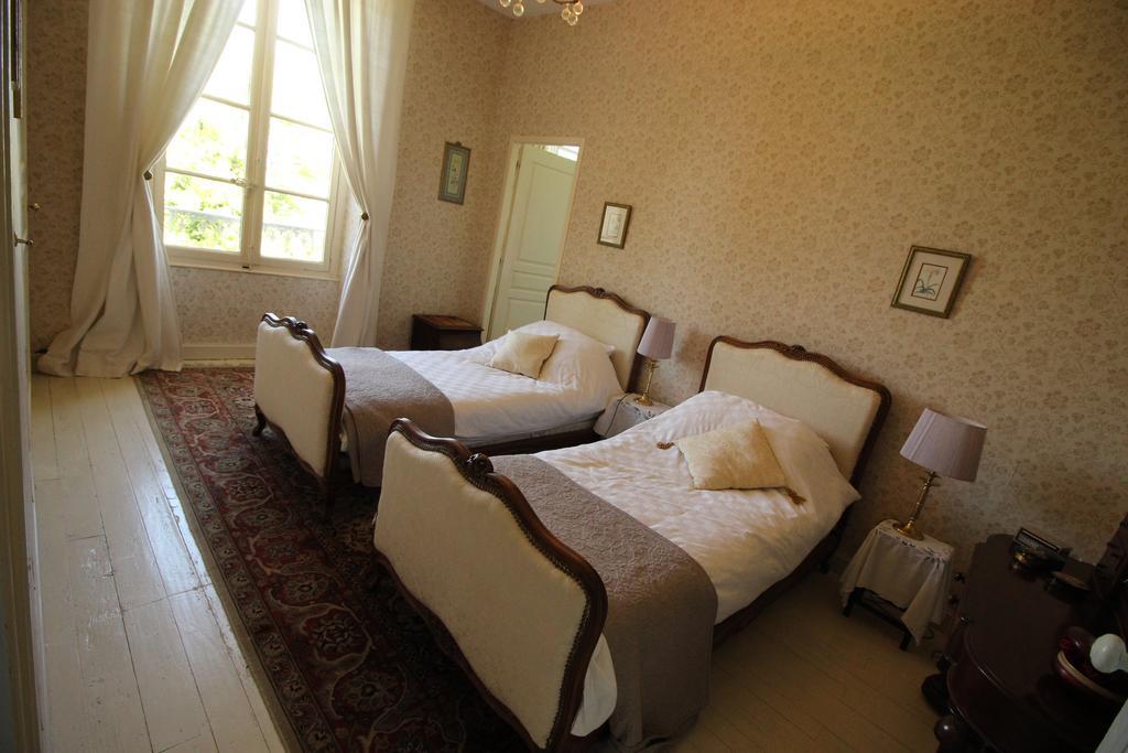 Manoir Angle Bed & Breakfast Blanzay-sur-Boutonne Oda fotoğraf